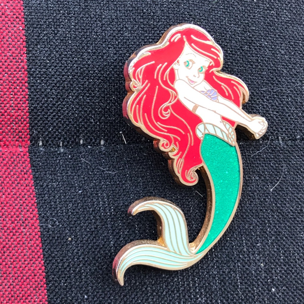 Ariel and Ursula Pin Set - Picture 4 of 9